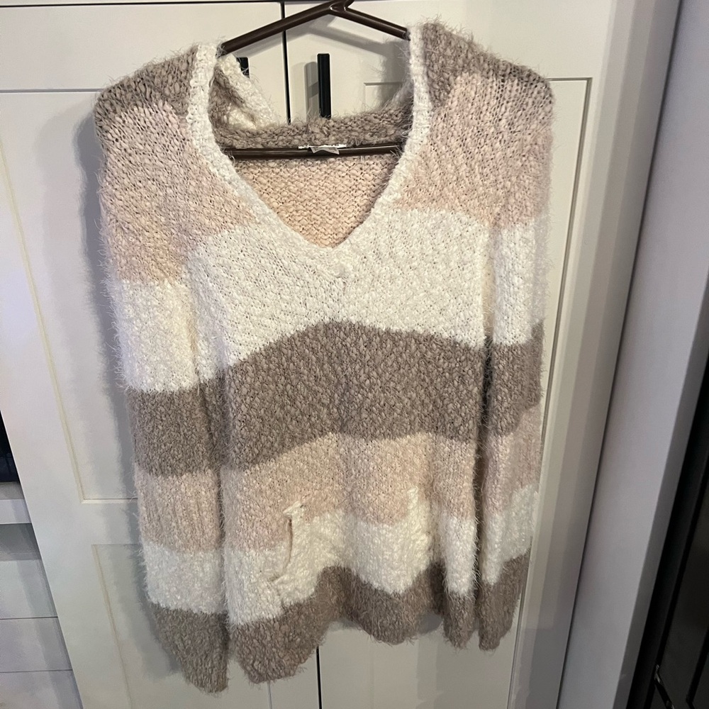 Women’s Hooded Sweater